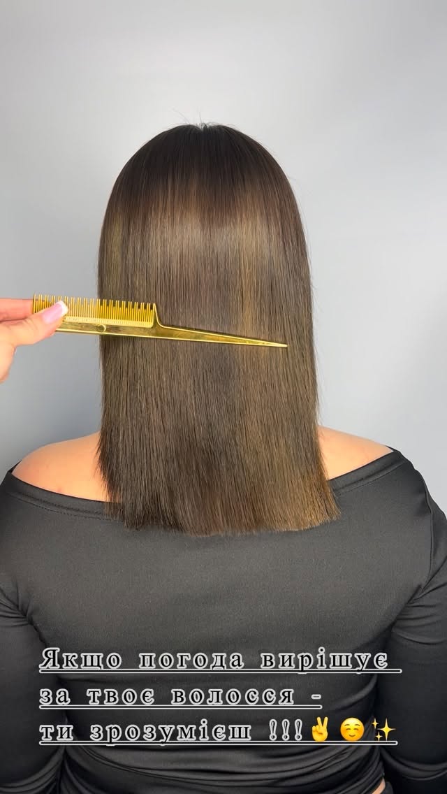 details of a minimal floral arrangement in a vase at the salon reception